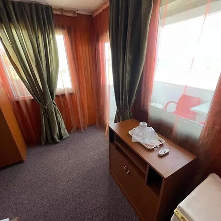 Capu' Turcului Hotel *